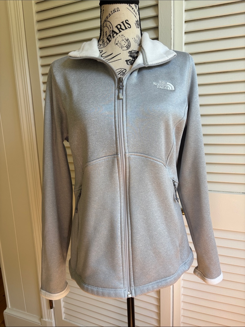 The North Face Women’s Gray Fleece Full Zip Jacket Large